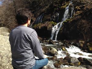 滝で瞑想