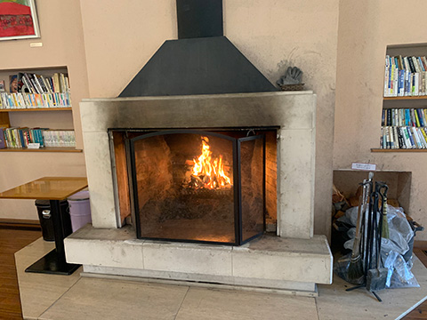 清泉寮新館の暖炉